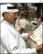 Iraqis at the newsstand
