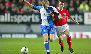 Egil Ostenstad battles for possession with Charlton's Scott Parker 