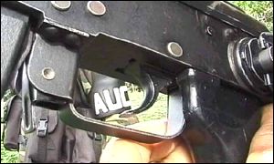 AUC gun held by paramilitary