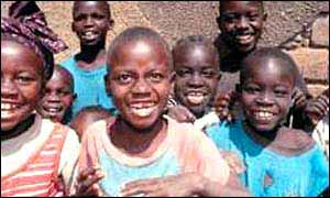 Ugandan Aids orphans (Photo: Tim Hetherington/SCF)