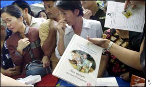 Thai people queue up to buy a book 