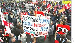 Striking France Telecom and postal workers