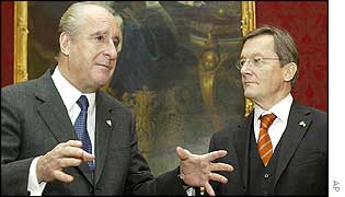 Schuessel (right) meets Austrian president