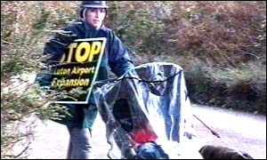 A resident campaigns against runway expansion at Luton