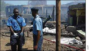 Kenyan police at the scene 