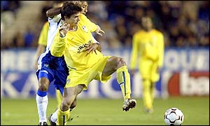 Leeds' Harry Kewell holds gets a tug from Malaga's Marcelo Romero as the match ends goalless