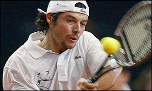 Sebastien Grosjean beat Yevgeny Kafelnikov in straight sets