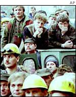 Gdansk shipyard workers are told of redundancies