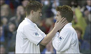 Eirik Bakke congratulates Harry Kewell for his first-half goal