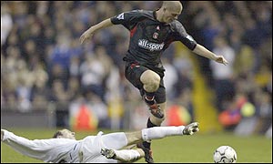 Paul Konchesky of Charlton jumps over Lee Bowyer of Leeds 