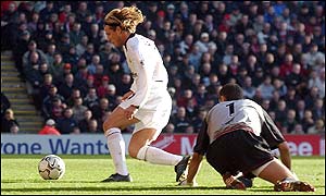 Diego Forlan (left) taps home the ball after an horrendous mistake by Liverpool's Jerzy Dudek