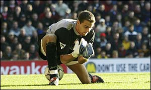Jerzy Dudek's moment of misery against Manchester United