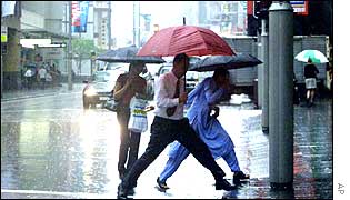 People run from rain storm in Sydney, AP