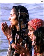 Women praying at the site of the Saraswati during Kumbh Mela