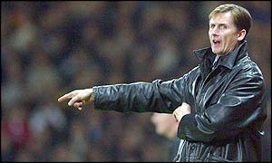 West Ham manager Glenn Roeder shouts instructions from the bench