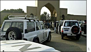 UN vehicles arrive at the Sijoud Palace