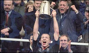 Scotland captain Andy Nicol lifts the Calcutta Cup in 2000