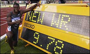 Tim Montgomery celebrates his world record run