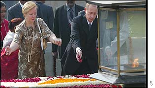 Russian President Vladimir Putin and his wife Lyudmila spread flowers over Rajghat memorial to Mahatma Gandhi