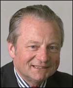 Presiding Officer Dafydd Elis Thomas: