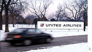 Cars enter UAL Corp headquarters in suburban Chicago on Thursday.
