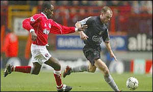Charlton's Chris Powell chases Liverpool's Danny Murphy