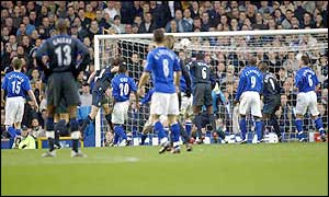Mario Stanic scores Chelsea's opening goal against Everton