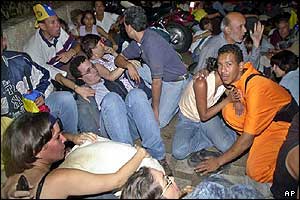 People take cover during shooting incident in Caracas (AP photo)