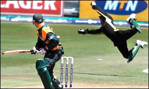 Pakistan wicket keeper Rashid Latif dives for a catch as South African captain Shaun Pollock looks on