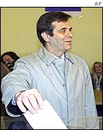 Vojislav Kostunica votes