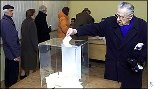 Serbians vote at Belgrade polling station