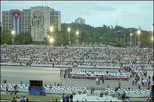 Thousands of people attend the chess tournament in Havana