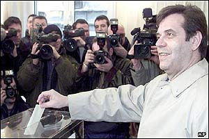 Vojislav Kostunica casts his ballot at a polling station in Belgrade