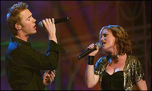 Fame Academy's Sinead Quinn duets with Ronan Keating