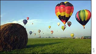 Balloons at international gathering of balloonists