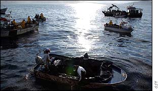 Fishermen help oil clean-up