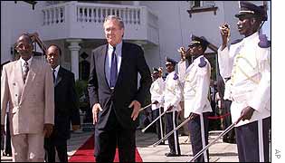 Djibouti President Omar Ismael Guelleh (l) and Donald Rumsfeld (c) with presidential guards (r)