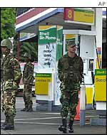 Troops guard petrol station in Caracas