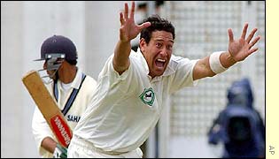 Sachin Tendulkar survives an appeal from New Zealand's Daryl Tuffey