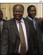 Narc candidate Mwai Kibaki