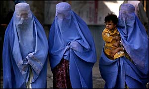 women in kabul with burqas