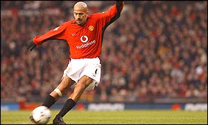 Juan Sebastian Veron scores a free-kick after a foul by West Ham's Tomas Repka to put Utd 2-0 up after 17 minutes