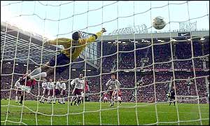 West Ham goalkeeper David James dives to try to save Veron's free-kick but cannot save his side from going 2-0 down