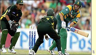 Gary Kirsten batting against Pakistan