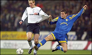 Bolton's Per Frandsen is pulled back by Eirik Bakke of Leeds United