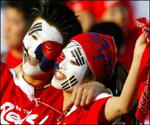 South Korean fans during the football World Cup co-hosted by South Korea and Japan (AP photo)