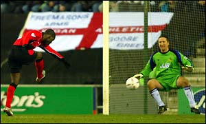 Andy Cole scores for Blackburn Rovers