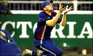 England's Steve Harmison catches Dilhara Fernando