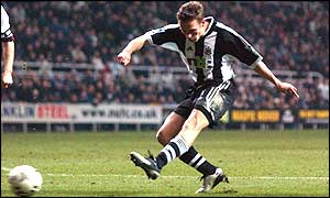 Craig Bellamy scores Newcastle's second against Fulham