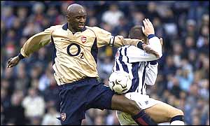 Patrick Viera collides with Ronnie Wallwork